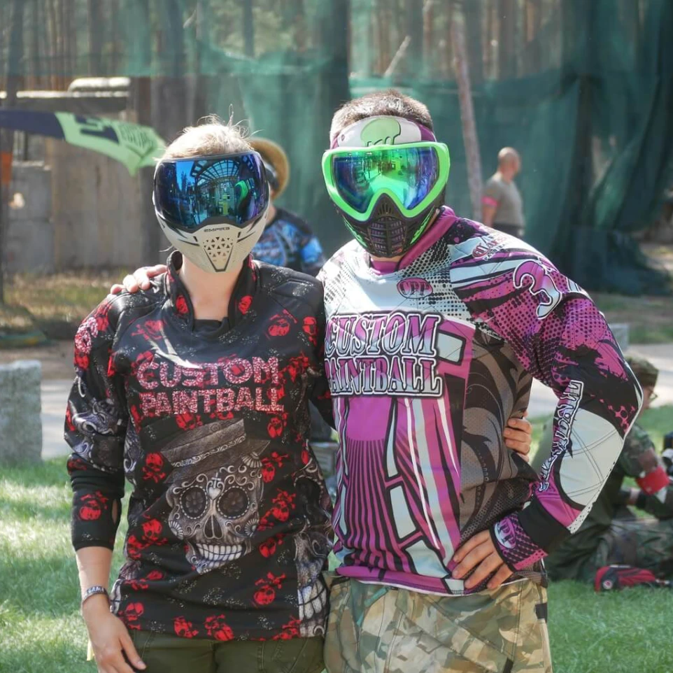 Paintballer mit ihren Trikots Paintballer mit ihren Trikots